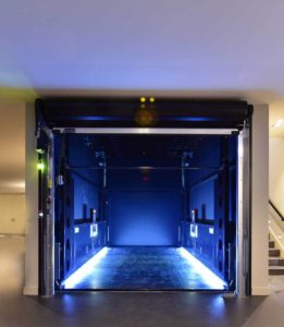 Aarding Car Lifts - BMW op Bemande Autolift IP1-CM MOB 18 Aarding Car Lifts - BMW op Bemande Autolift IP1-CM MOB 18