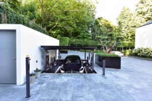 Aarding Car Lifts - BMW op Bemande Autolift IP1-CM MOB 3 Aarding Car Lifts - BMW op Bemande Autolift IP1-CM MOB 3